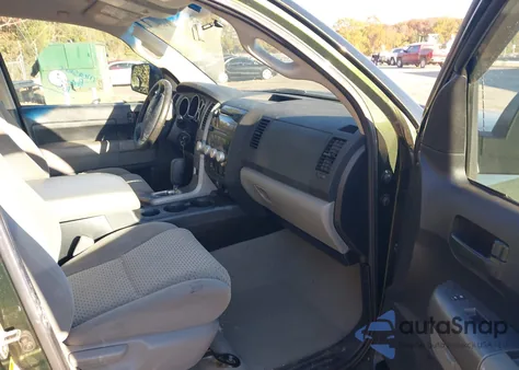 2011 Toyota Tundra Grade 5.7L V8 from USA, damaged, VIN 5TFUY5F17BX164735